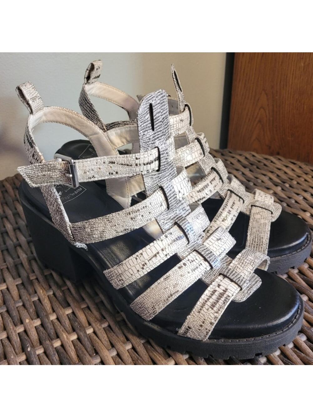 Dirty Laundry Snakeskin Gladiator Sandals Size 8 Chunky Block Heel Lug Sole
